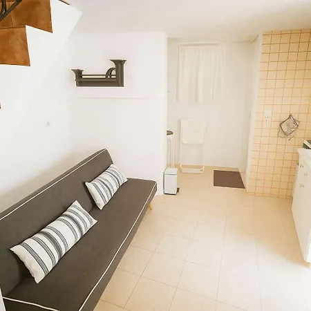 Charming White House Retreat With Balcony In Paros Lefkes Apartment