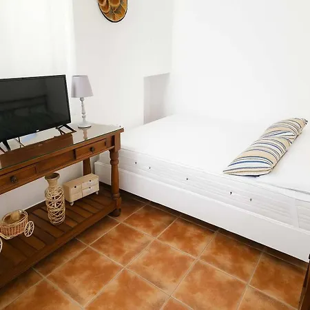 Apartment Charming White House Retreat With Balcony In Paros Lefkes